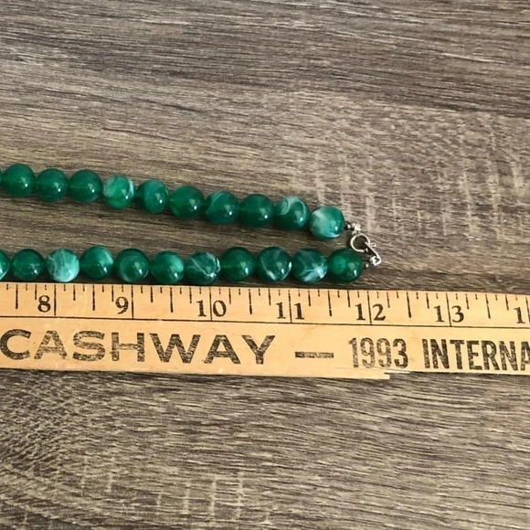 Vtg Green  and Black Beaded Necklace - Picture 7 of 7
